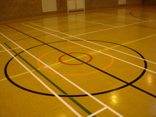 畫線翻新后-體育木地板翻新_運(yùn)動(dòng)木地板打磨流程_運(yùn)動(dòng)木地板翻新_凱潔運(yùn)動(dòng)木地板