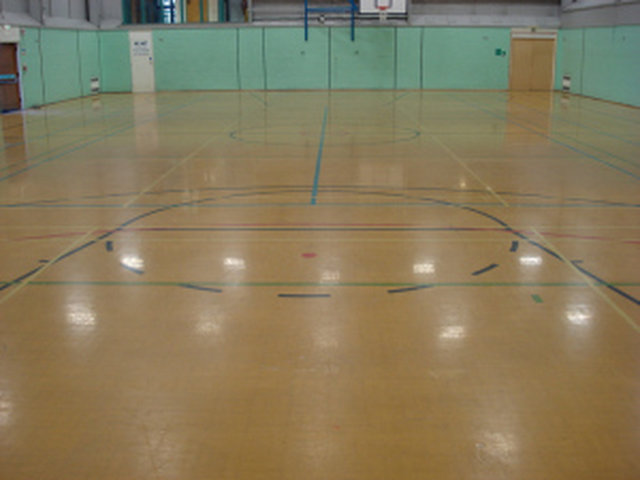 翻新前-體育木地板翻新_運(yùn)動(dòng)木地板打磨流程_運(yùn)動(dòng)木地板翻新_凱潔運(yùn)動(dòng)木地板