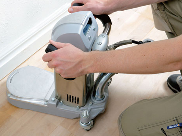 打磨翻新-體育木地板翻新_運(yùn)動(dòng)木地板打磨流程_運(yùn)動(dòng)木地板翻新_凱潔運(yùn)動(dòng)木地板