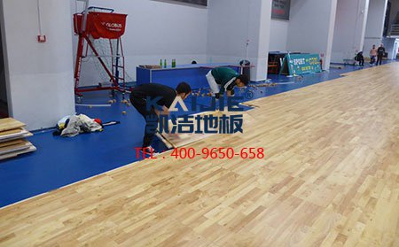 常見的兩種運(yùn)動木地板結(jié)構(gòu)是如何防止霉變的？-籃球地板