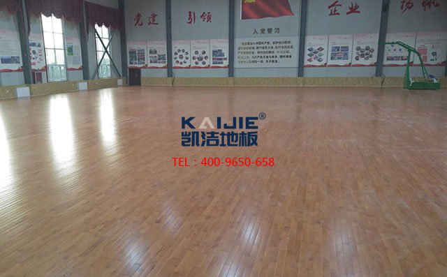 籃球館木地板起鼓的原因——距離水遠(yuǎn)一點(diǎn)-籃球館木地板