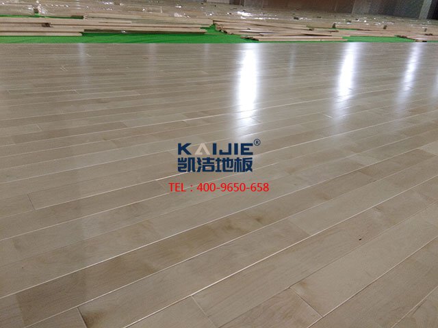 排球館運(yùn)動(dòng)木地板施工過程,排球館木地板廠家,運(yùn)動(dòng)木地板廠家,凱潔地板