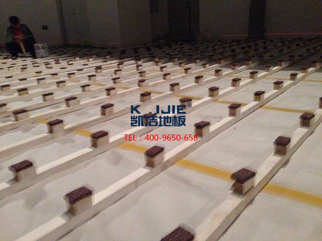 籃球館地板廠家,籃球館地板安裝,籃球運(yùn)動木地板,凱潔地板