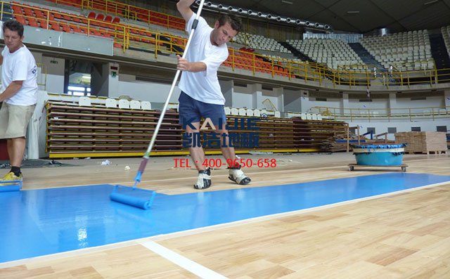 體育館專用運(yùn)動(dòng)木地板翻新條件——?jiǎng)P潔地板