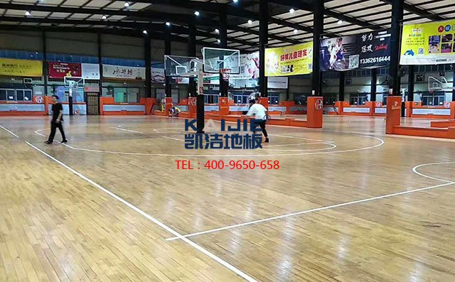 體育館運(yùn)動木地板翻新——凱潔地板
