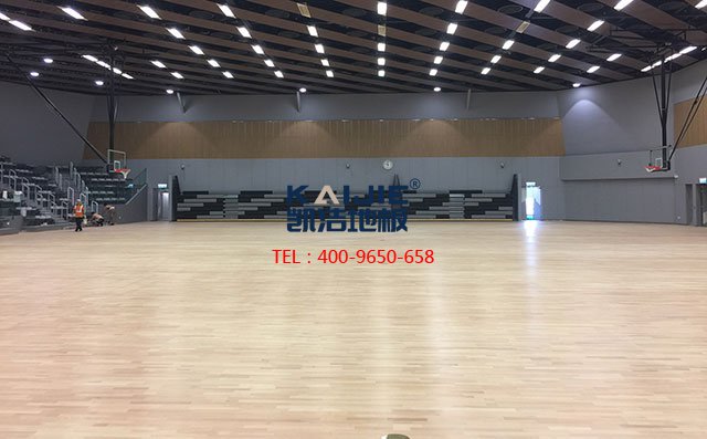 體育館專用運(yùn)動(dòng)木地板翻新——?jiǎng)P潔運(yùn)動(dòng)木地板