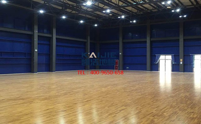 實木運動地板、實木復合地板與強化運動木地板的區(qū)別——凱潔地板