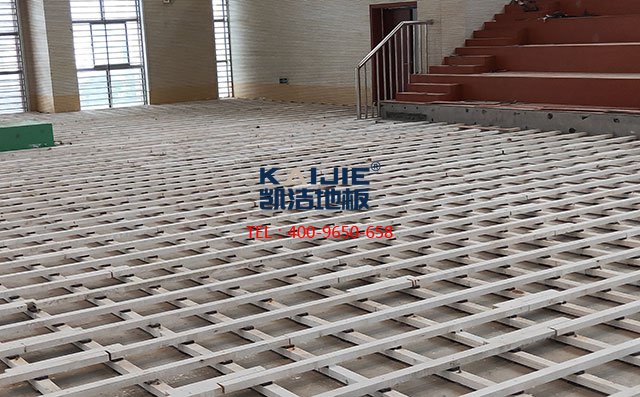 江蘇常州新北區(qū)三井實(shí)驗(yàn)小學(xué)體育館運(yùn)動(dòng)木地板案例——?jiǎng)P潔地板