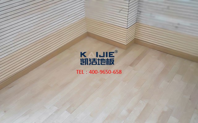 江蘇常州新北區(qū)三井實(shí)驗(yàn)小學(xué)體育館運(yùn)動(dòng)木地板案例——?jiǎng)P潔地板