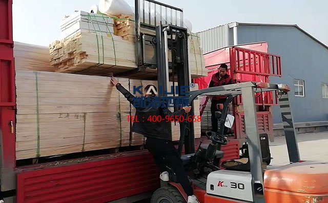 上海市私人體育館運動木地板項目案例發(fā)貨——凱潔地板