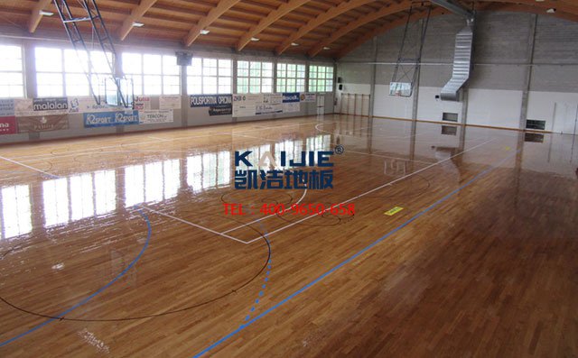 體育館運(yùn)動(dòng)木地板產(chǎn)生異響的原因有哪些——?jiǎng)P潔地板