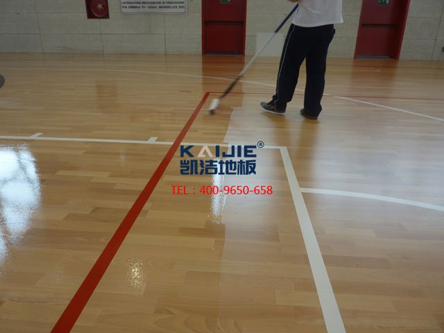 體育館運(yùn)動(dòng)木地板產(chǎn)生異響的原因有哪些——?jiǎng)P潔地板