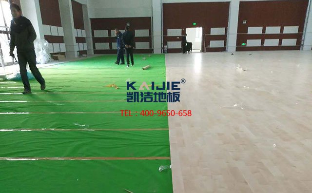 籃球場運(yùn)動(dòng)木地板安裝流程有哪些細(xì)節(jié)處理方法——?jiǎng)P潔地板