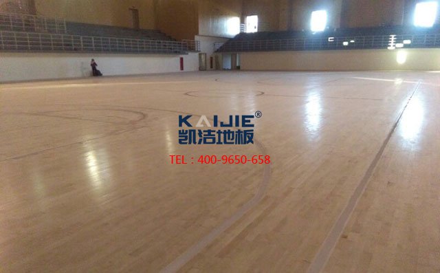 籃球場運(yùn)動(dòng)木地板安裝流程有哪些細(xì)節(jié)處理方法——?jiǎng)P潔地板