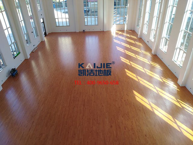 手把手教你怎么做好籃球場木地板的專用養(yǎng)護(hù)——凱潔地板