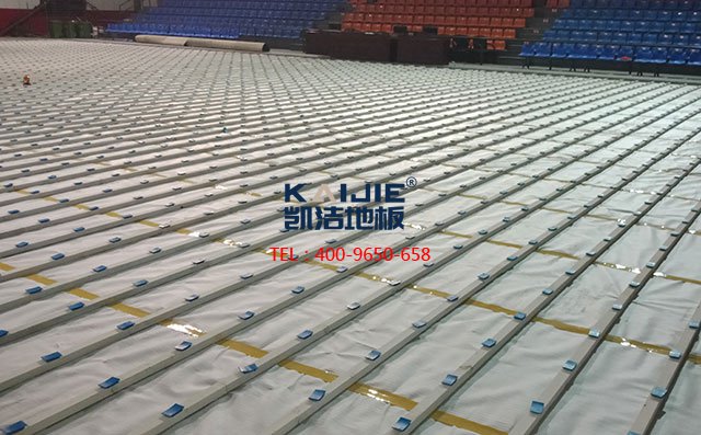 湖南工業(yè)職業(yè)技術(shù)學(xué)院體育館運(yùn)動(dòng)木地板項(xiàng)目案例——?jiǎng)P潔地板