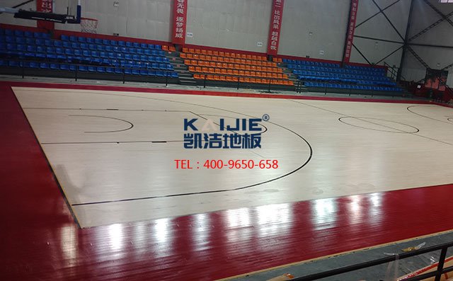 湖南工業(yè)職業(yè)技術(shù)學(xué)院體育館運(yùn)動(dòng)木地板項(xiàng)目案例——?jiǎng)P潔地板