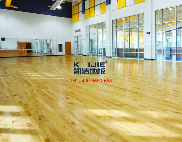 專用廠家教你若何選擇合適的籃球場木地板——?jiǎng)P潔地板