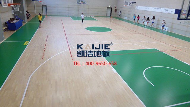 為何大家偏愛運(yùn)動(dòng)木地板？難道不是因?yàn)樗羻幔俊獎(jiǎng)P潔地板