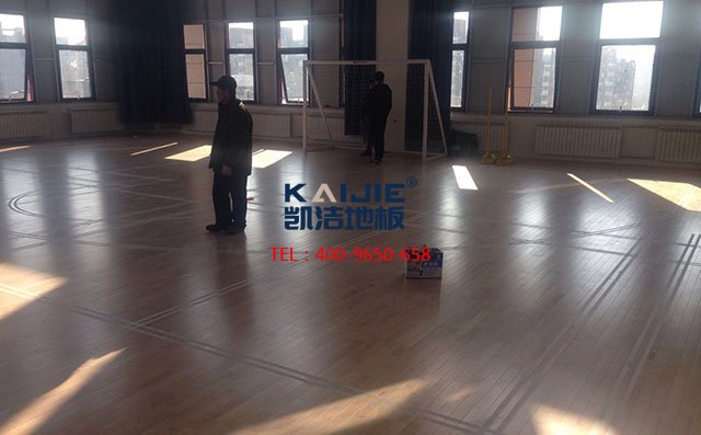 柞木地板和橡木地板一樣？別傻傻分不清楚——?jiǎng)P潔地板