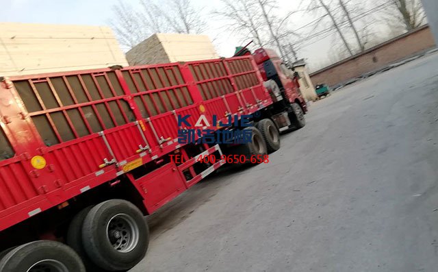 陜西寶雞職業(yè)技術(shù)學(xué)院體育館木地板項目發(fā)貨——凱潔地板