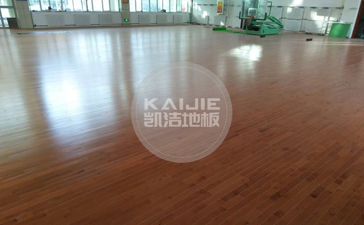 健身房使用實(shí)木運(yùn)動地板效果好嗎-健身房木地板