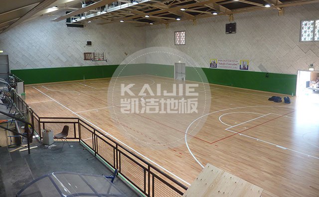 籃球館木地板專(zhuān)用性表現(xiàn)在哪里-籃球地板性能