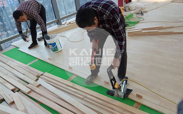 怎么選擇靠譜的體育運(yùn)動地板廠家-體育地板廠家