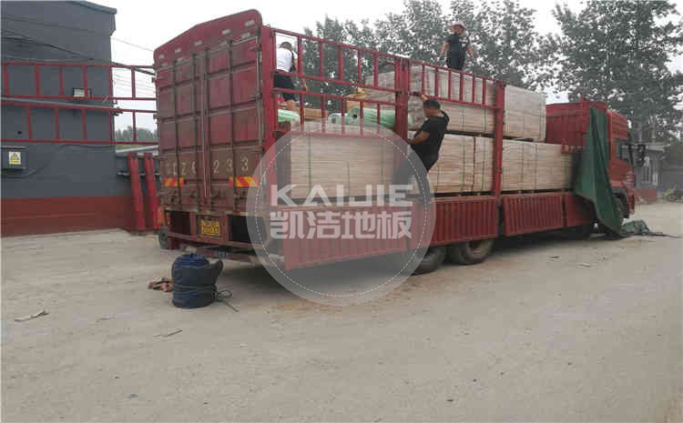 江西室內(nèi)體育館專用木地板項目發(fā)貨