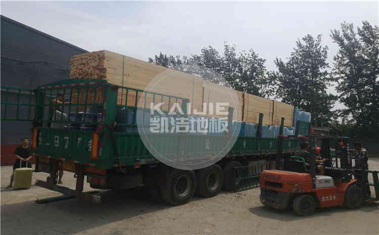 內(nèi)蒙古大型室內(nèi)體育館專用木地板項目發(fā)貨