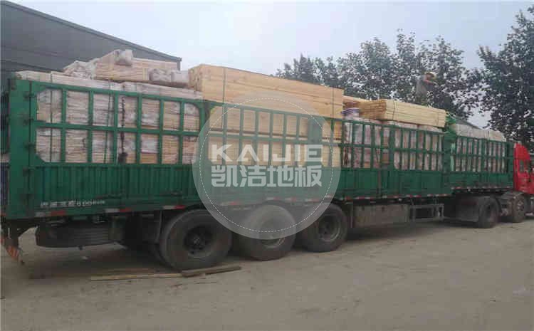 寧夏銀川大型室內(nèi)體育館專用木地板項目發(fā)貨