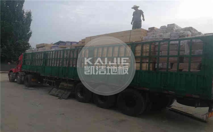 寧夏銀川大型室內(nèi)體育館專用木地板項目發(fā)貨