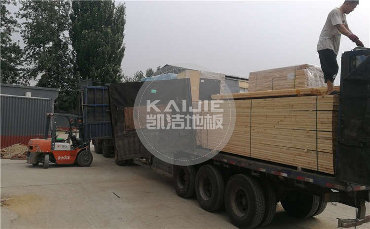 青海西寧室內(nèi)體育館專用木地板項(xiàng)目發(fā)貨