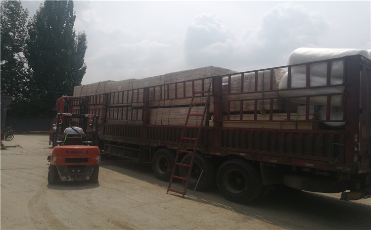 山東青島大型籃球訓(xùn)練館木地板