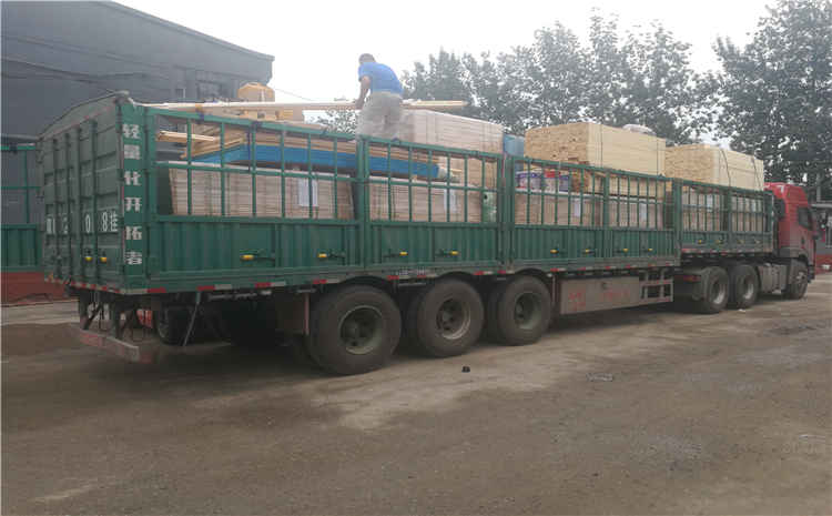 湖南長沙籃球訓(xùn)練場專用木地板項(xiàng)目發(fā)貨