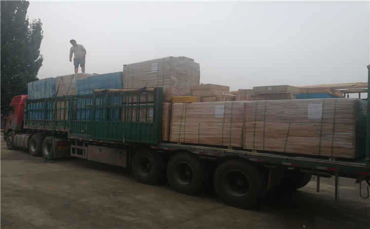 湖南長沙籃球訓(xùn)練場專用木地板項(xiàng)目發(fā)貨