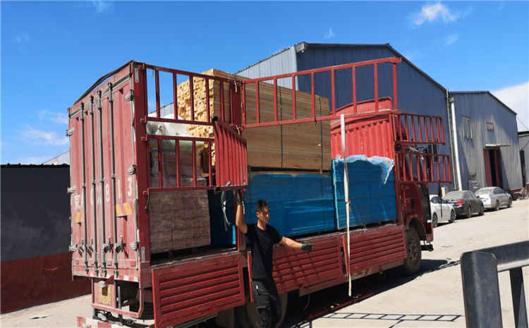 四川成都籃球場專用木地板項目發(fā)貨