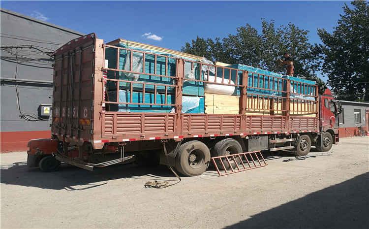 山東日照大型籃球場專用木地板項目發(fā)貨