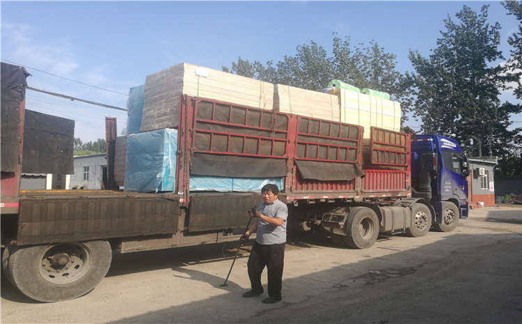 寧夏銀川學?；@球館木地板項目發(fā)貨