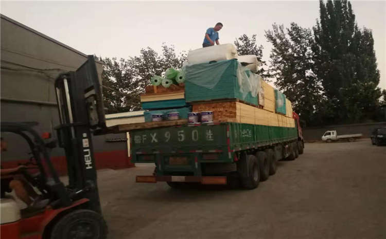 山東威?；@球場(chǎng)專用木地板項(xiàng)目發(fā)貨