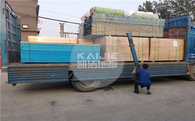 上海中學(xué)籃球館運動木地板項目發(fā)貨