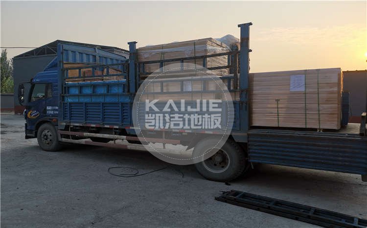 上海中學(xué)籃球館運動木地板項目發(fā)貨