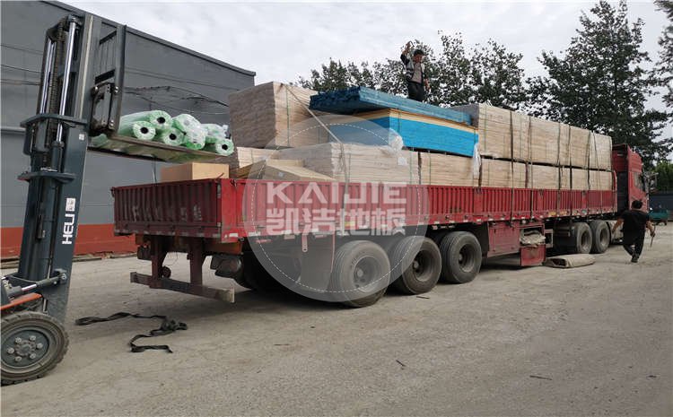 湖南懷化大型體育館運(yùn)動(dòng)木地板項(xiàng)目發(fā)貨