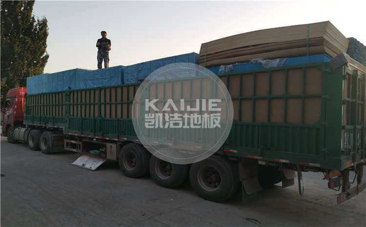 內(nèi)蒙古超大型體育館運(yùn)動(dòng)木地板項(xiàng)目發(fā)貨