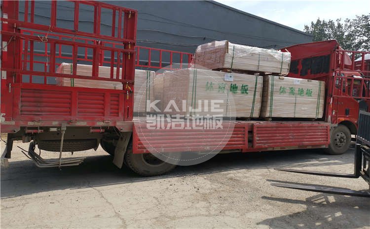 上海410平米籃球館木地板項目發(fā)貨