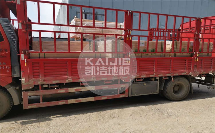 上海410平米籃球館木地板項目發(fā)貨