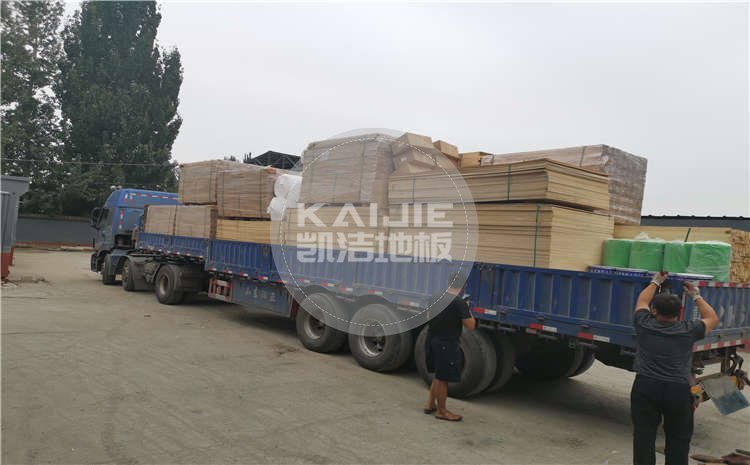 山東菏澤1077平米體育館木地板項(xiàng)目發(fā)貨