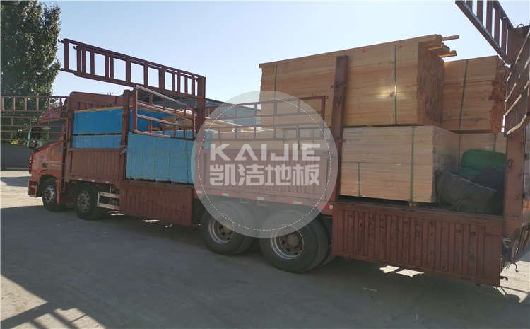 安徽馬鞍山籃球館木地板項(xiàng)目發(fā)貨