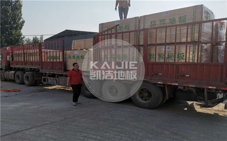 廣東深圳大型體育館木地板項目發(fā)貨