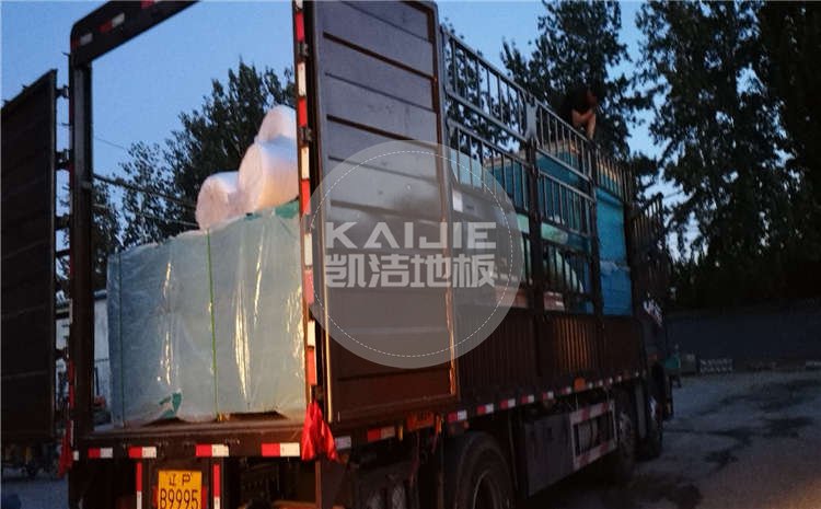 內(nèi)蒙古通遼體育館木地板項(xiàng)目發(fā)貨